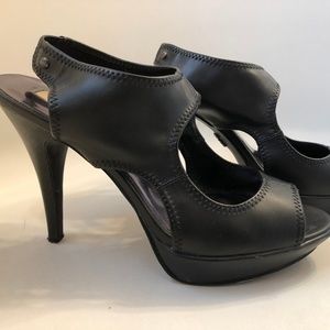 Simply Vera Wang black leather platform sandals